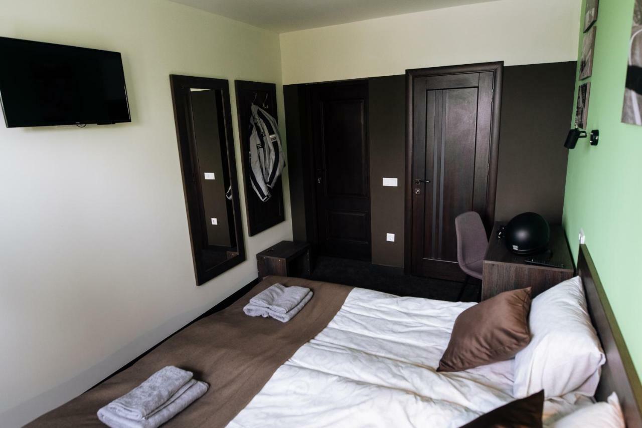 Clubhouse Hotel Ivano-Frankivsk Exterior photo