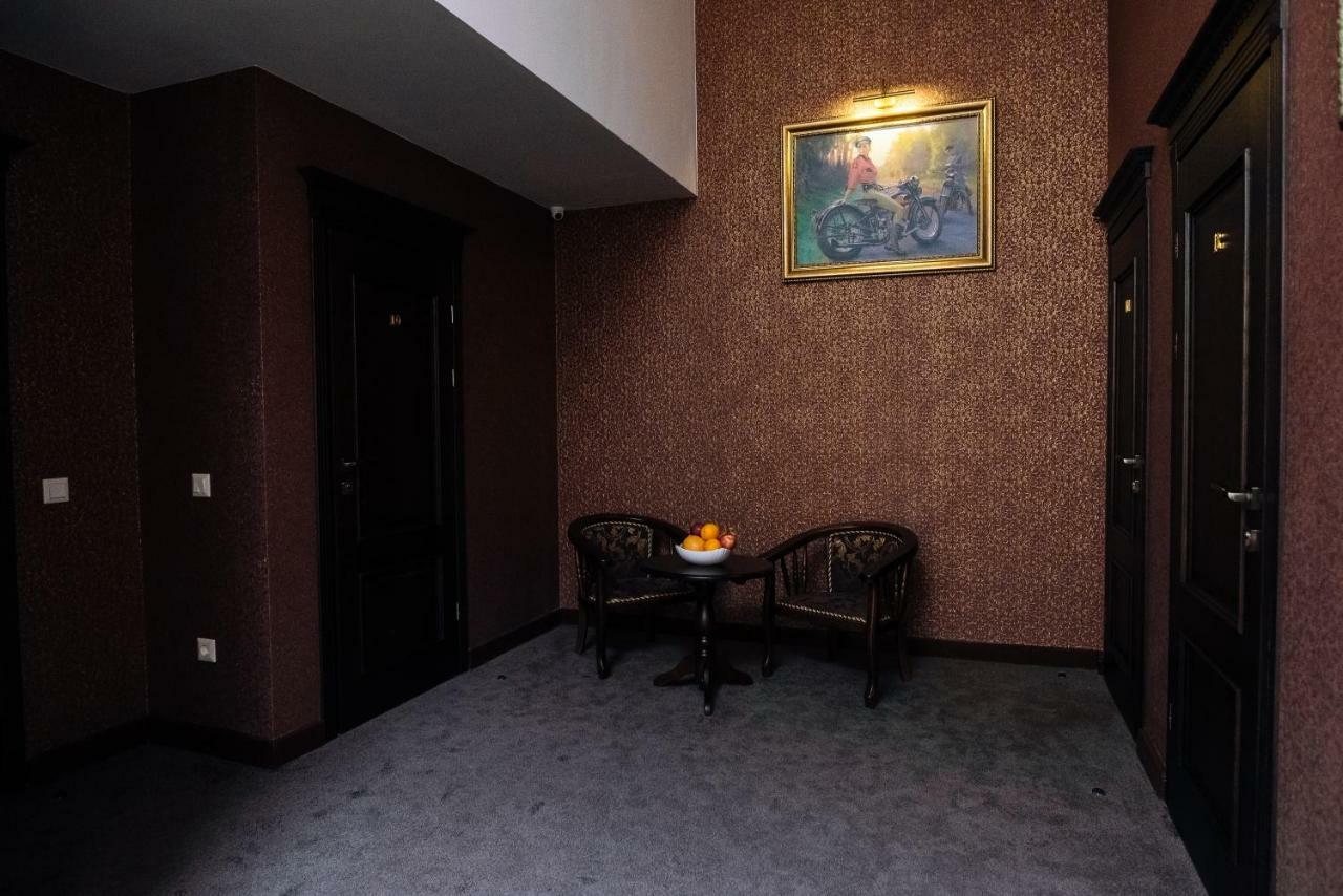 Clubhouse Hotel Ivano-Frankivsk Exterior photo