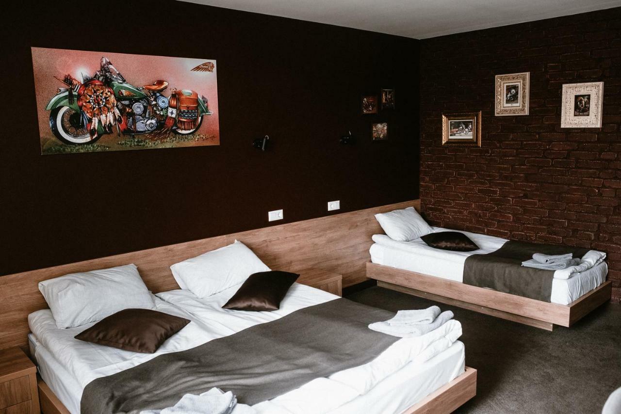 Clubhouse Hotel Ivano-Frankivsk Exterior photo
